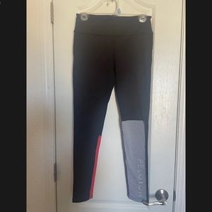 PELOTON WOMEN’S SPLITS59 LEGGINGS SIZE MEDIUM